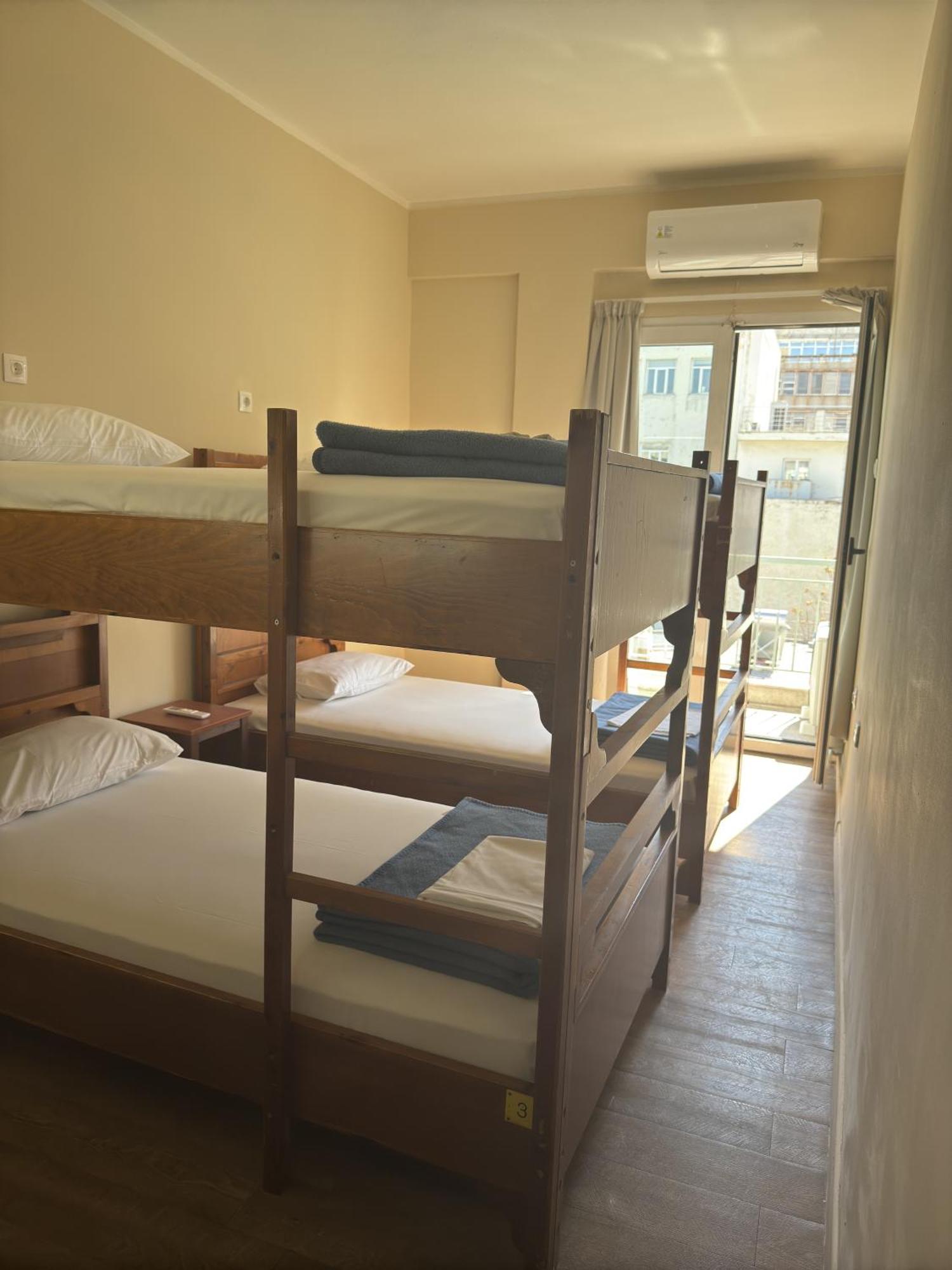 Athens International Youth Hostel Екстериор снимка